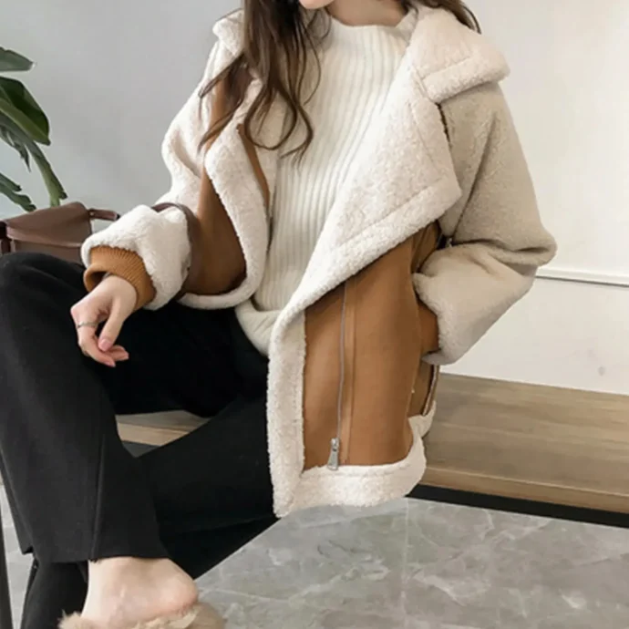 ⁦جاكيت نسائي بجيوب قصيرة⁩ - الصورة ⁦2⁩